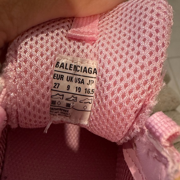 Balenciaga Triple S Kids Sneakers – Pink
Size: EU 27 / US 10 - Picture 9 of 12